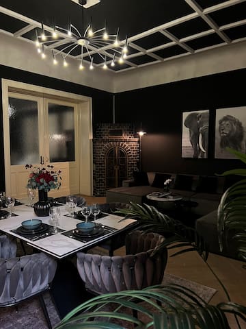 Ku’damm Special I 4Bdr. Apt. • 160m² • Balcony