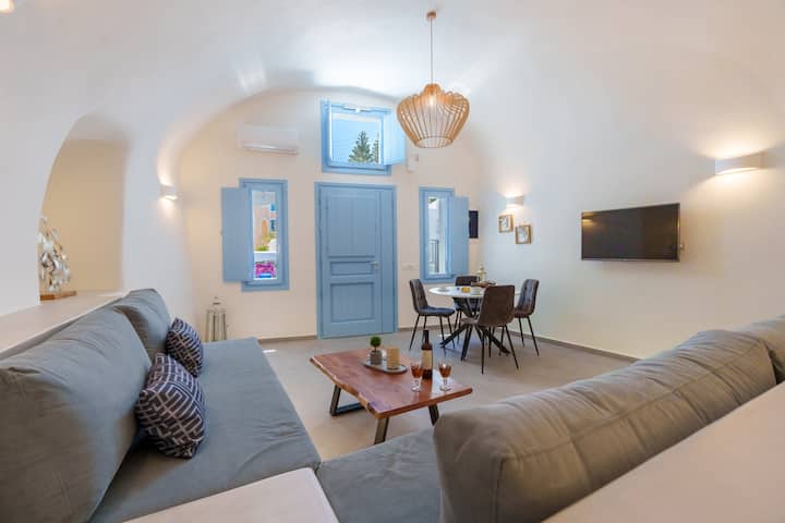 Crown Cactus Cave Suite - Santorini