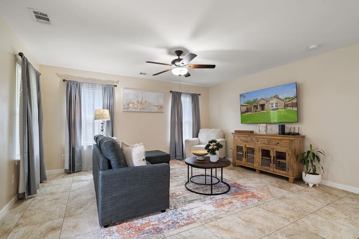 Modern Comfort Near Magnolia, Stockyards & TCU