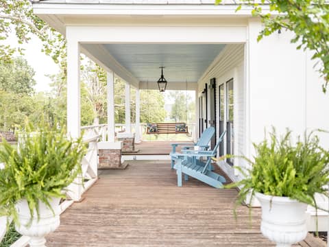 Charming 100-Year-Old Cottage on Beaver Lake