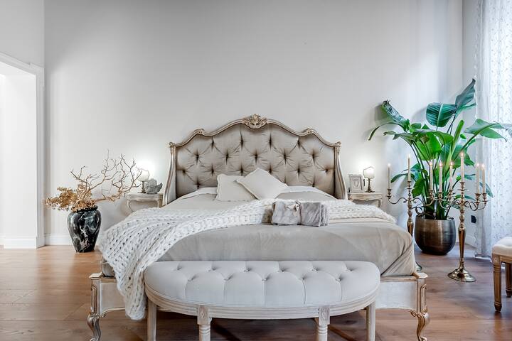 Trevi Fountain Elegant Apartment gallery image 4