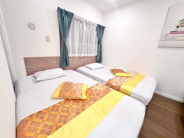 A hidden retreat in an exclusive residential area gallery image 4