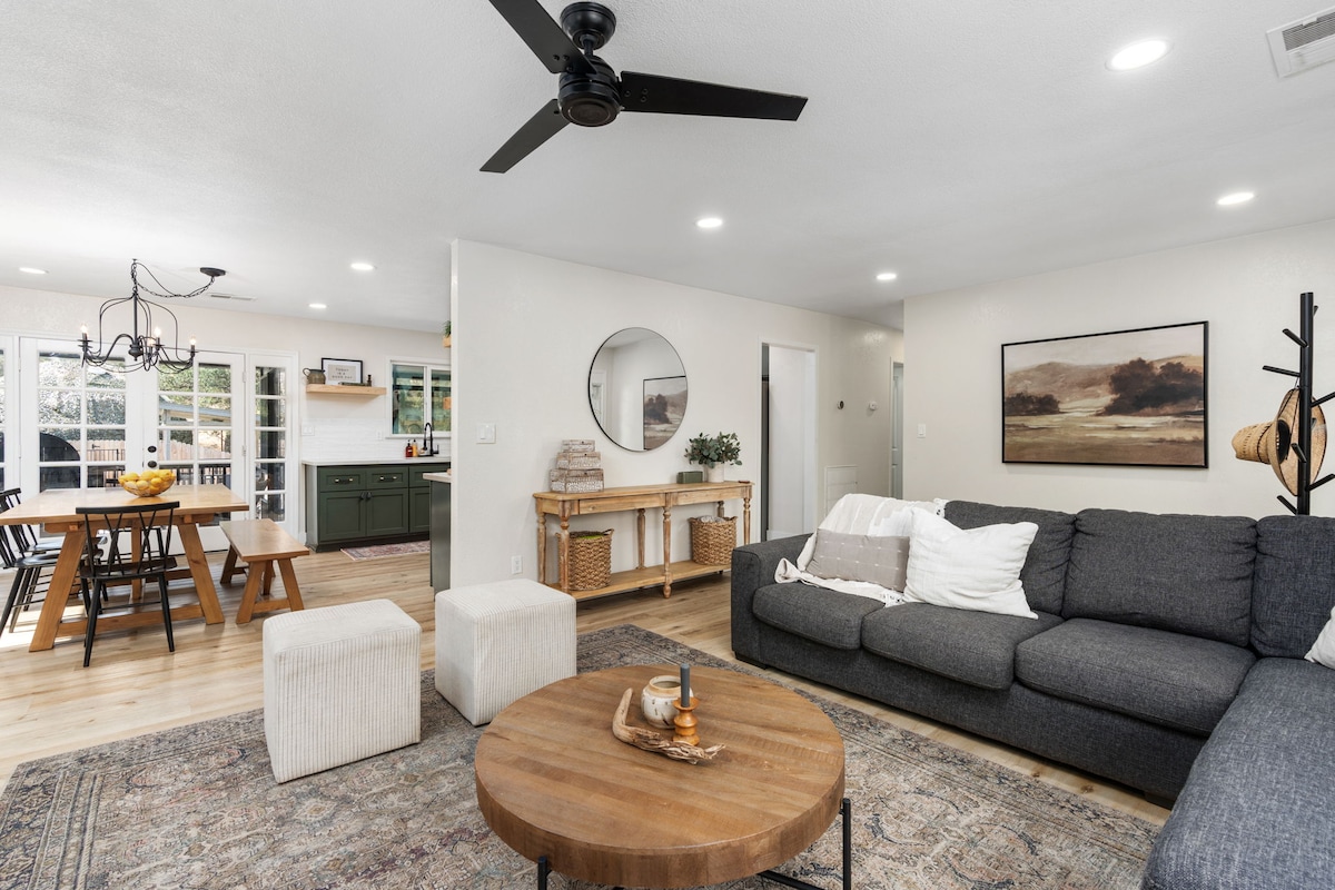 Hot tub+pool+Game room+fire pit+EV charging
