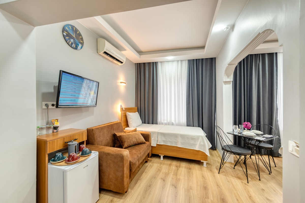 התמונות של הדירה צולמו על ידי צלם מקצועי באמצעות עדשה מגדלת, כך שיהיה הבדל בין החזותי למציאות.