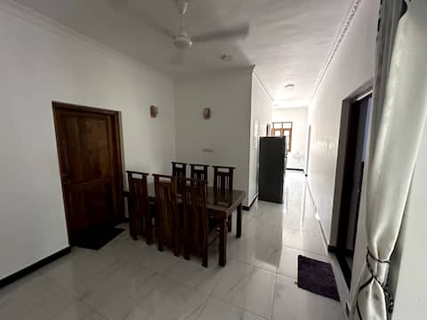 Cool Clean Contemporary Villa - 202 South Room