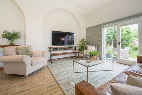 Popular Airbnb listing: Beautiful retreat by the River Severn with parking in Shrewsbury