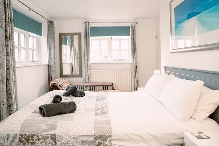 Оваа двокреветна соба се наоѓа на првиот кат и има сопствена туш-кабина.