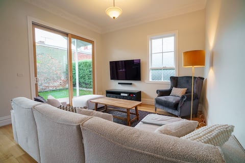 Top Airbnb: Spacious & Modern Brunswick Haven in Brunswick