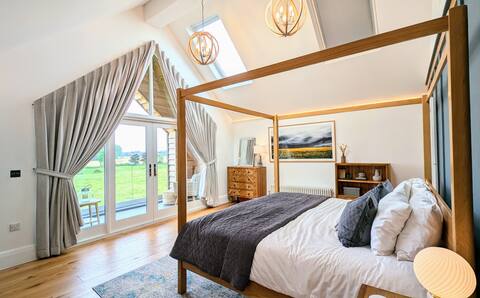 Brilliantly Modern & Spacious 4 Bed Family Home