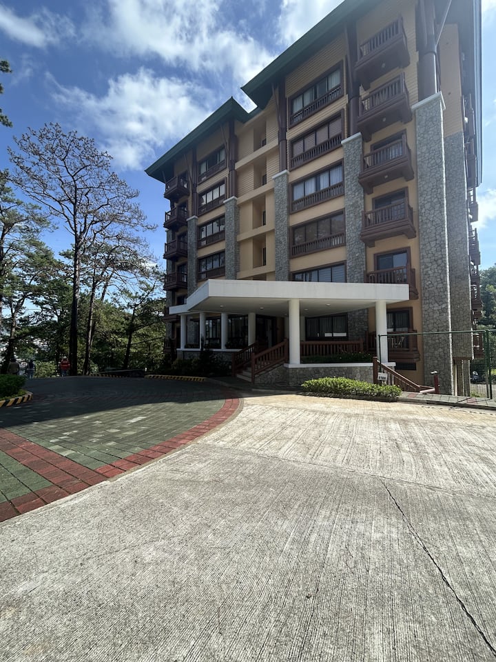 Feel The Baguio Vibe At Brent - Baguio