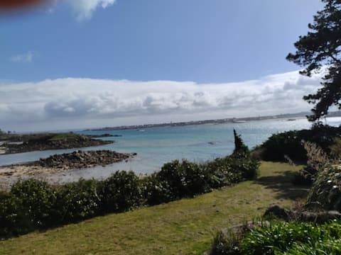 House with garden, not overlooked, facing the sea