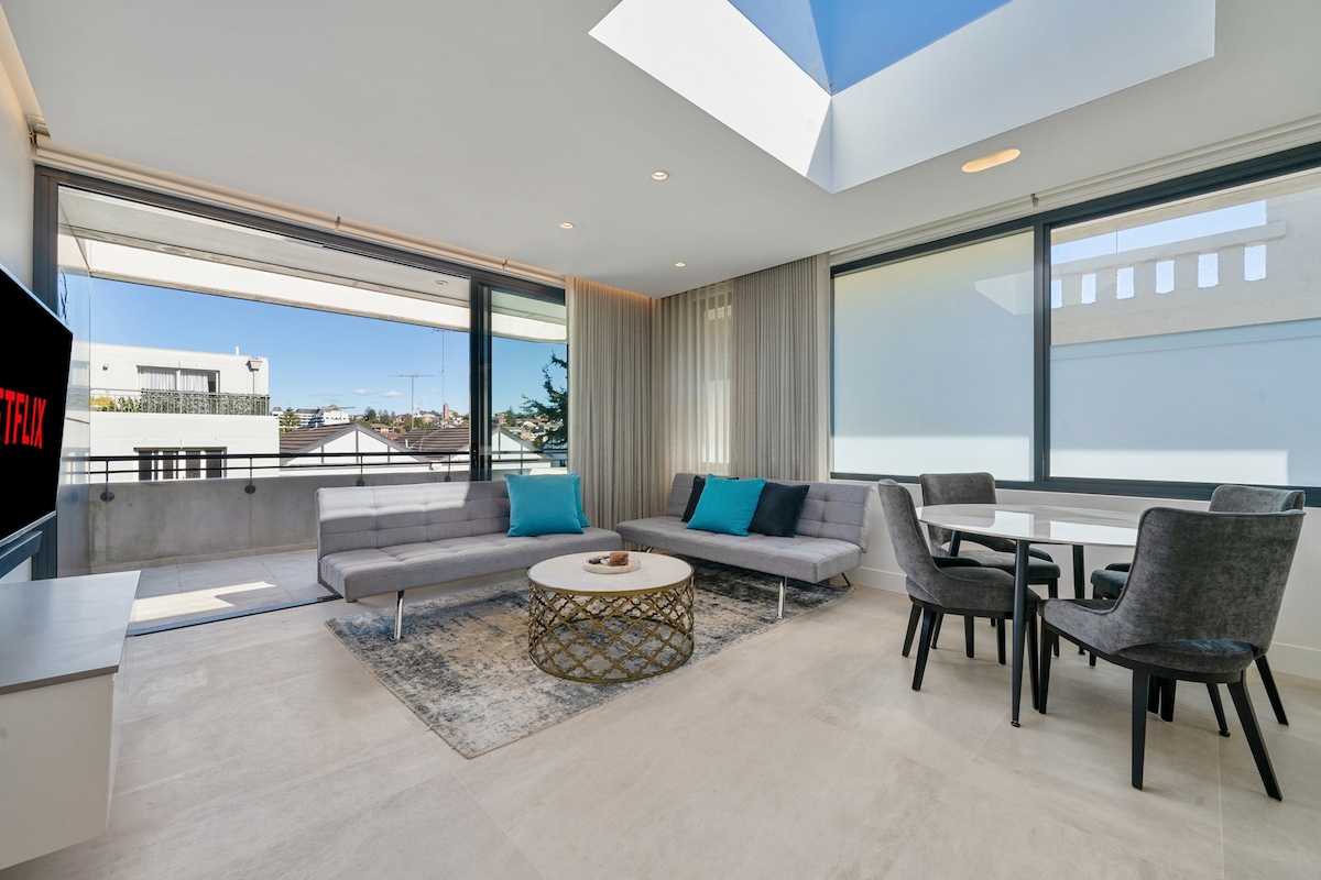 Sleek 1BR Apartment w/ Skylight near Coogee Beach - Apartments for Rent ... - Luxury Apartments With Big Skylights For Rent