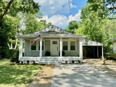 Title Town Getaway~Modern~Yard~Fully Equipped
