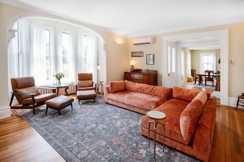 Top Airbnb: Luxury Victorian with Hot Tub in Saugerties