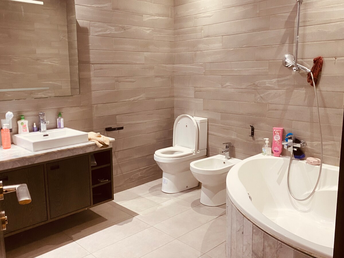 Apartment in Casablanca  Studio  1 bed  3 bathrooms - image 4