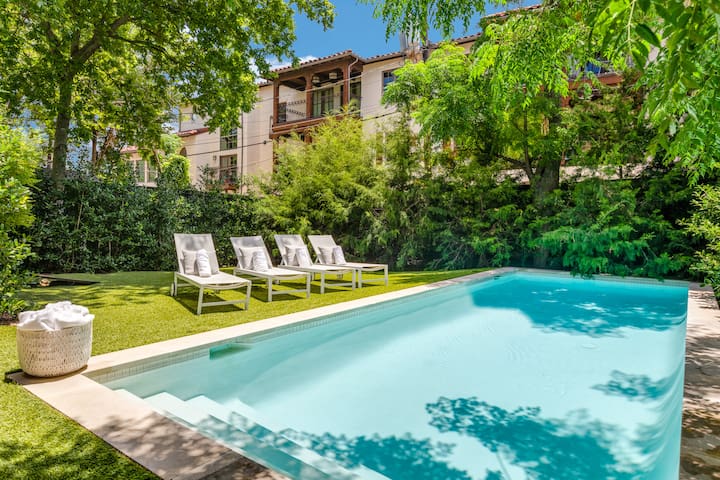 Modern Retreat with Pool 4 Bedroom 5 Bath Home gallery image 3