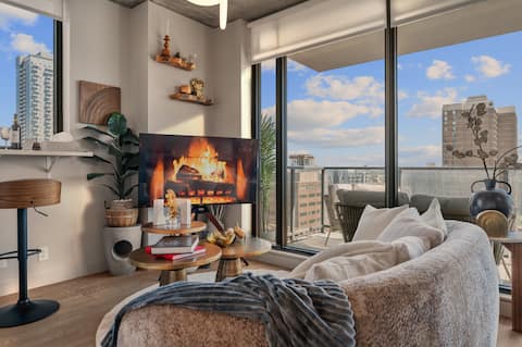 Calgary Tower View |King Bed | 2BR |AC |Gym