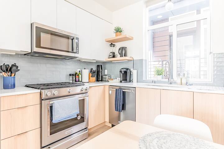 Queen Anne Escape | 2BR Near Parks & Transit gallery image 3