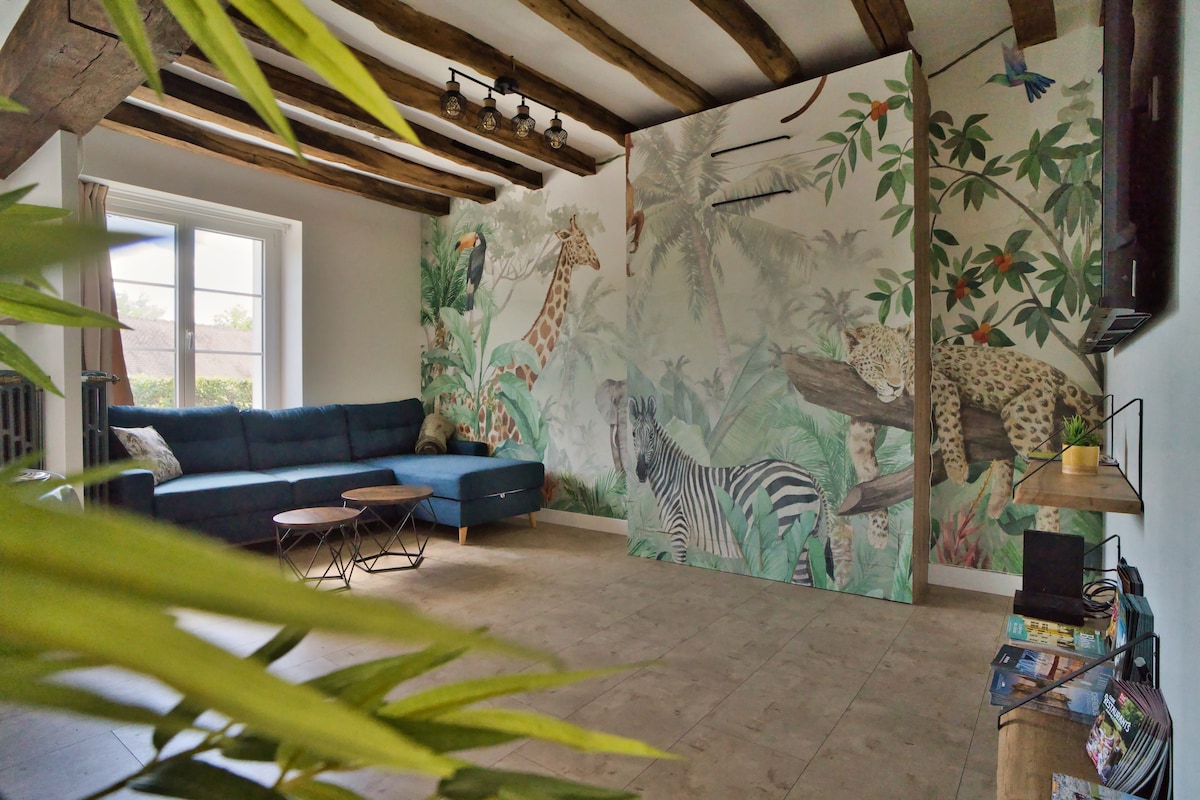 Popular Airbnb listing: Le Toucan: 600 m from the entrance, at the end of the parking lot in Saint Aignan