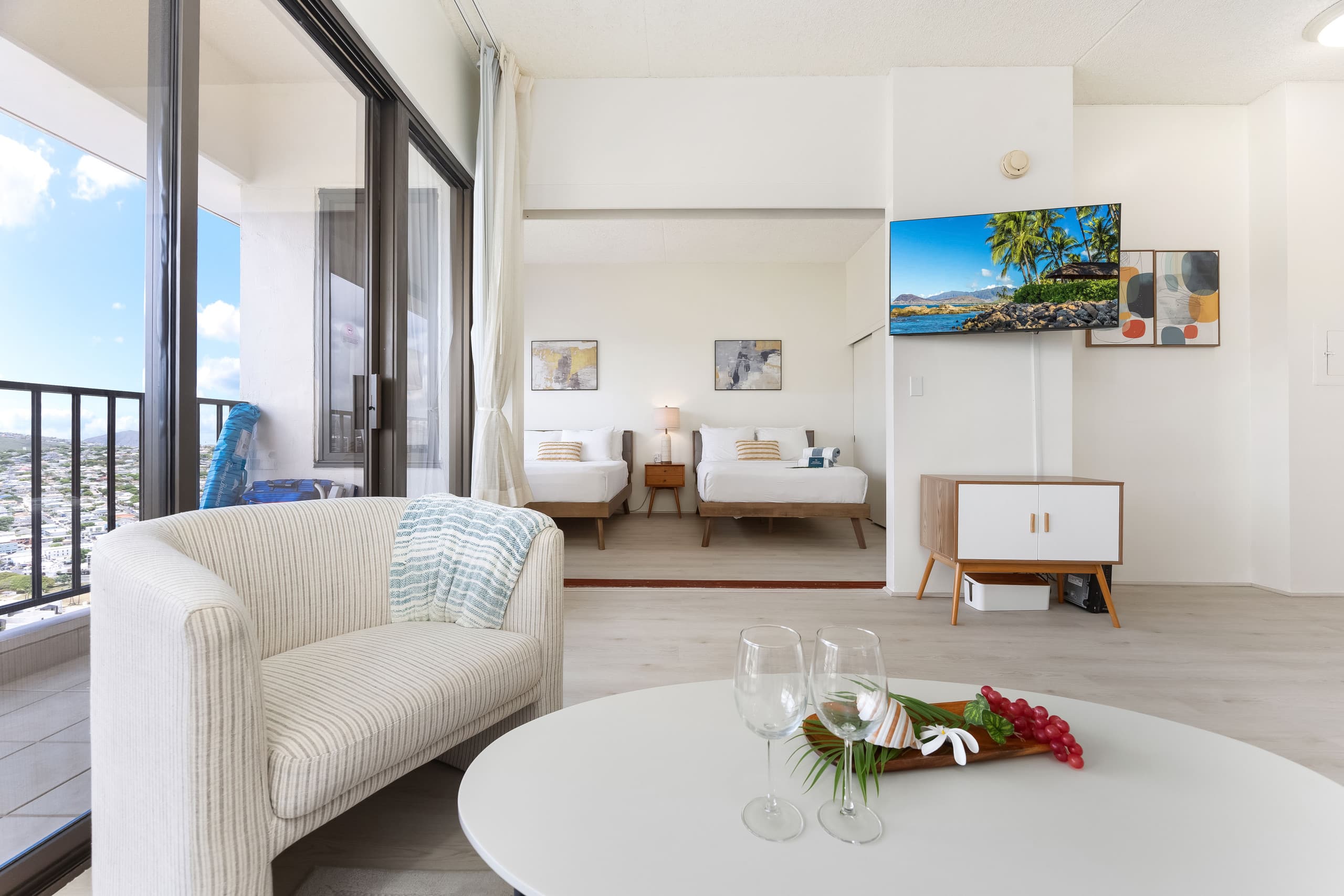Condo in Honolulu · ★4.88 · 1 bedroom · 3 beds · 1 private bath - Image 6