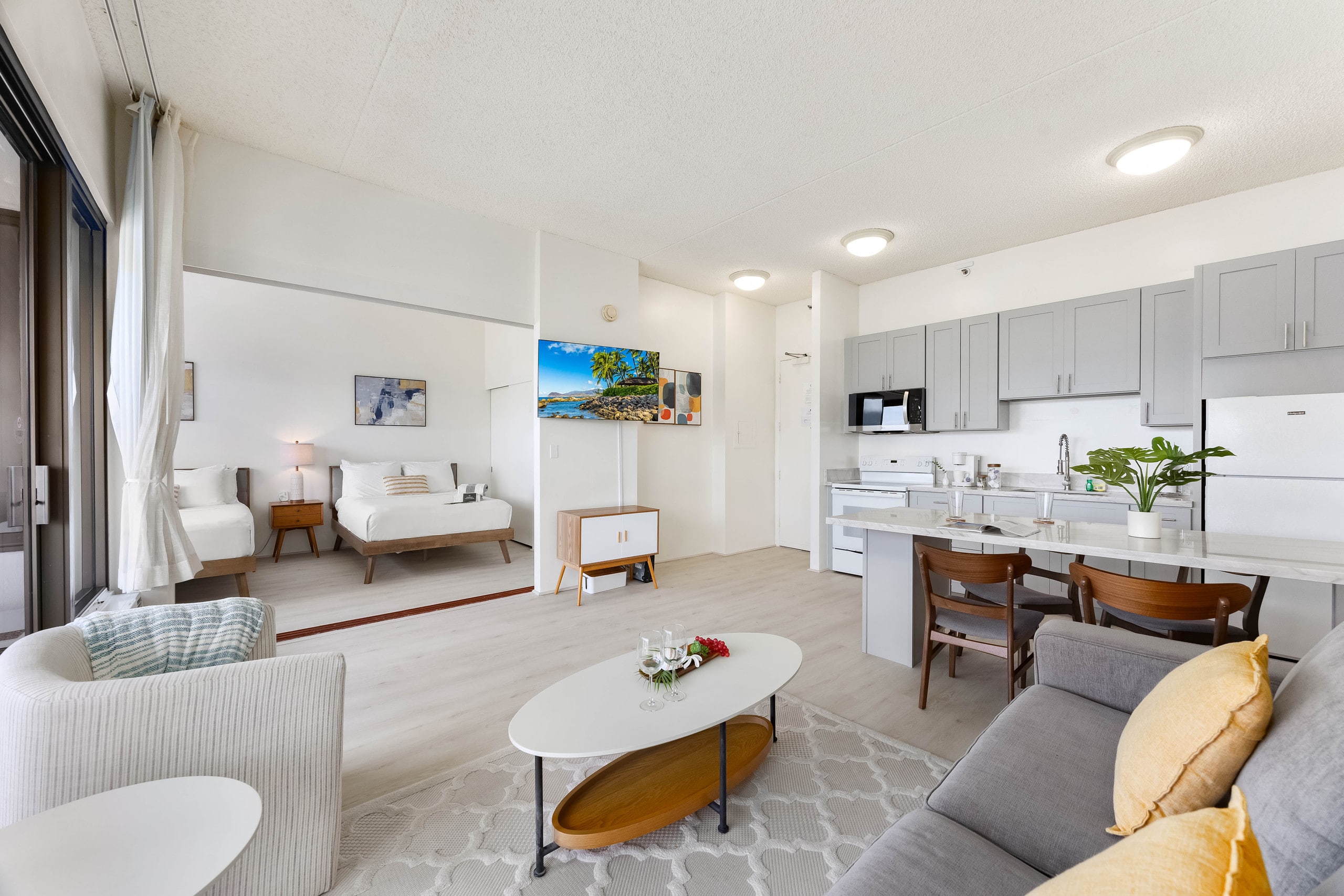 Condo in Honolulu · ★4.88 · 1 bedroom · 3 beds · 1 private bath - Image 5