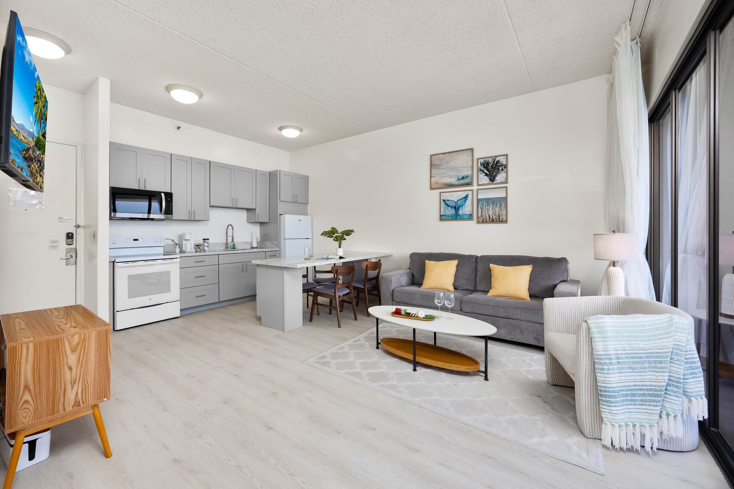 Condo in Honolulu · ★4.88 · 1 bedroom · 3 beds · 1 private bath - Image 8