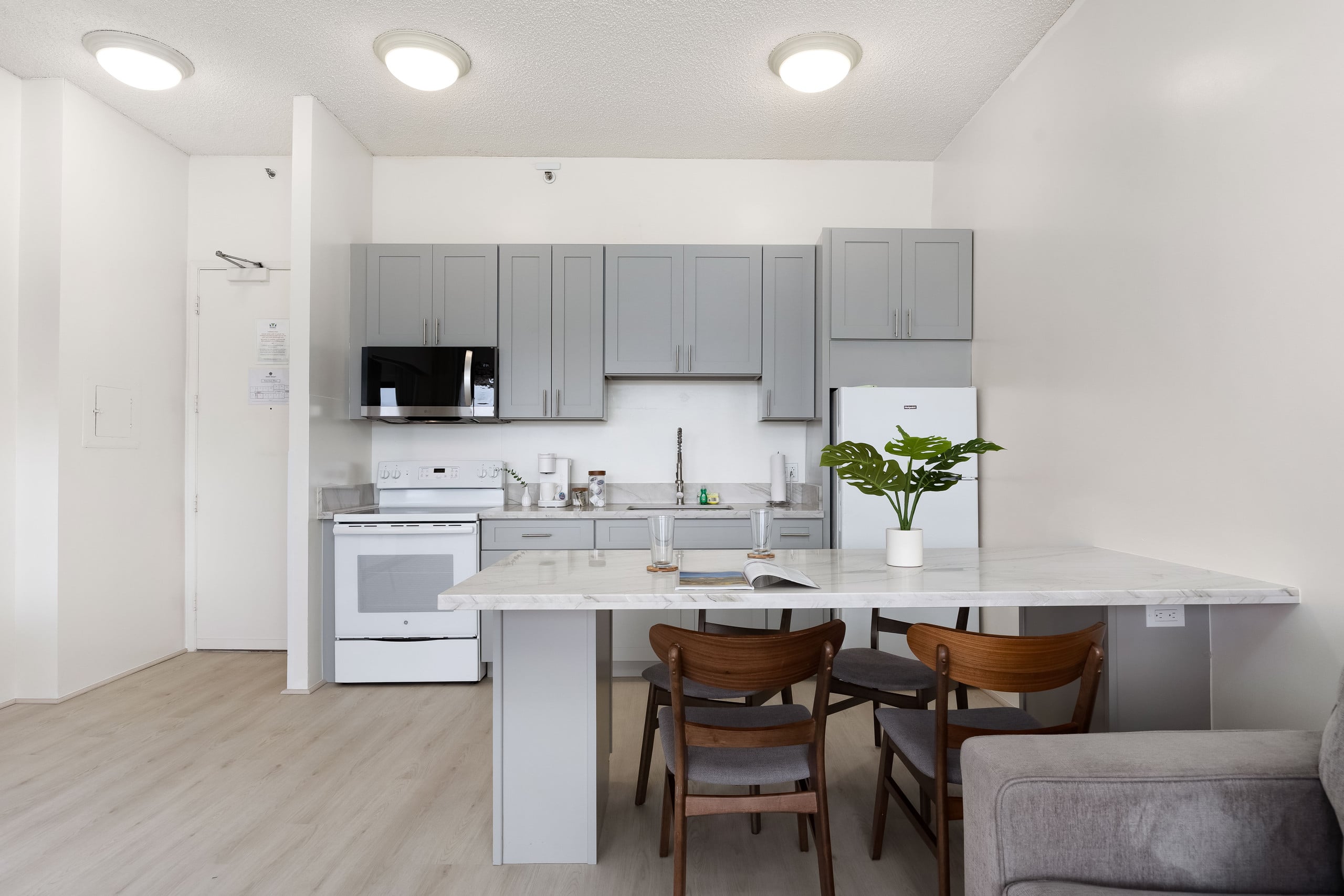 Condo in Honolulu · ★4.88 · 1 bedroom · 3 beds · 1 private bath - Image 16