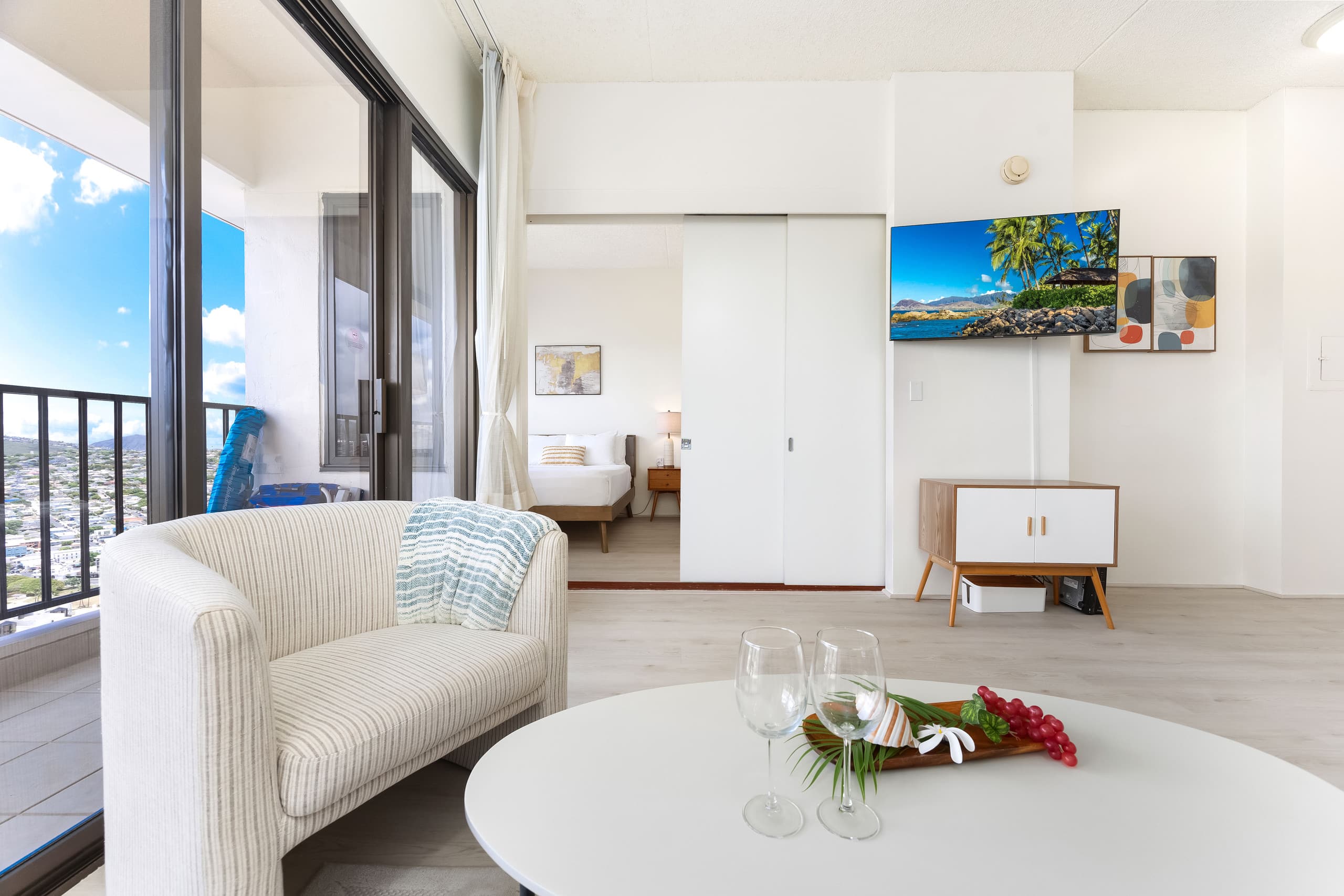 Condo in Honolulu · ★4.88 · 1 bedroom · 3 beds · 1 private bath - Image 4