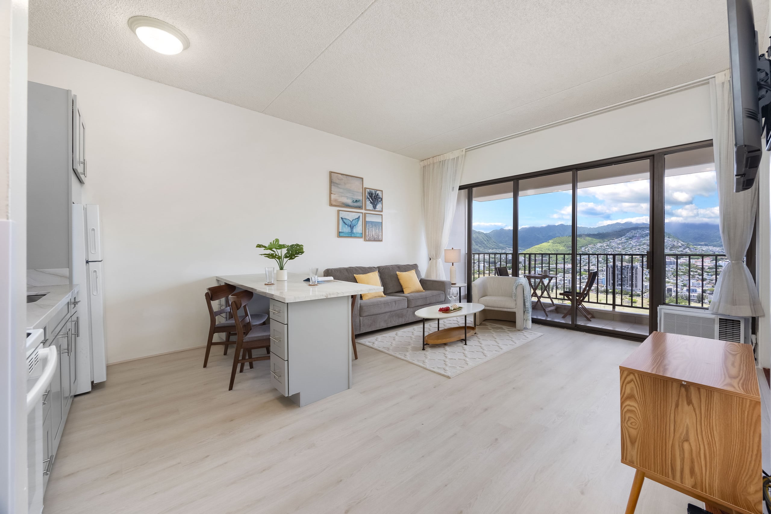 Condo in Honolulu · ★4.88 · 1 bedroom · 3 beds · 1 private bath - Image 10