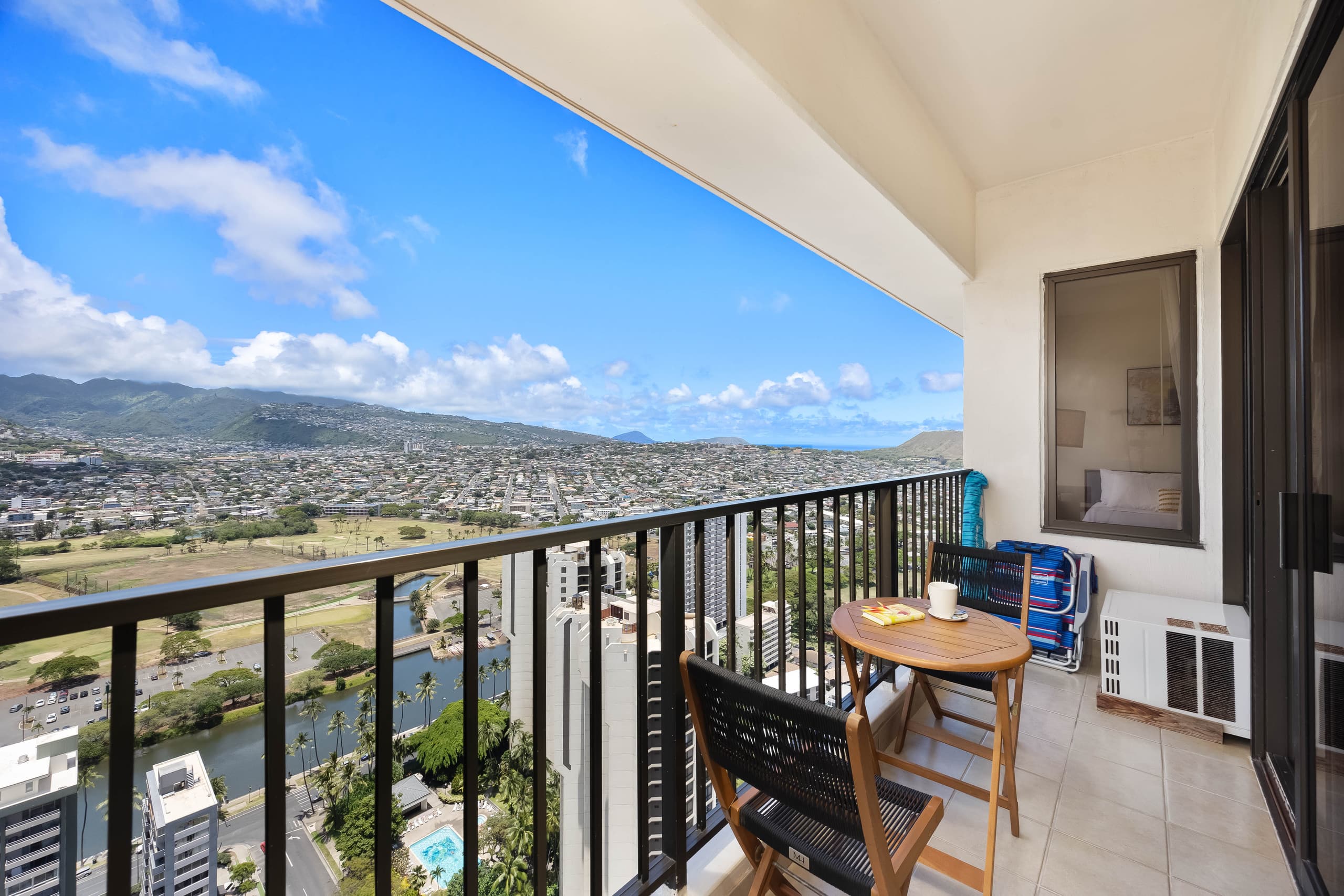 Condo in Honolulu · ★4.88 · 1 bedroom · 3 beds · 1 private bath - Image 35