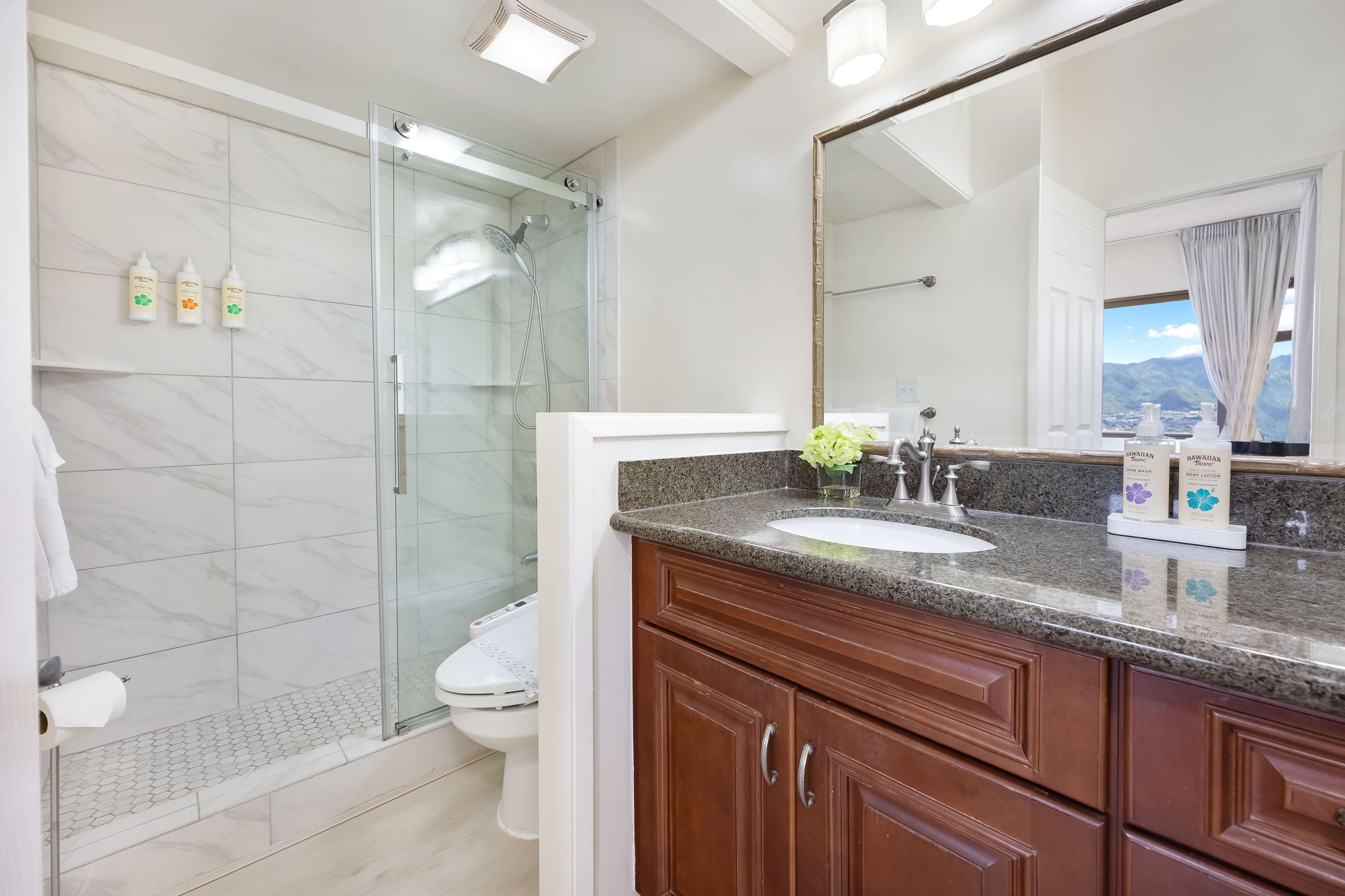 Condo in Honolulu · ★4.88 · 1 bedroom · 3 beds · 1 private bath - Image 30