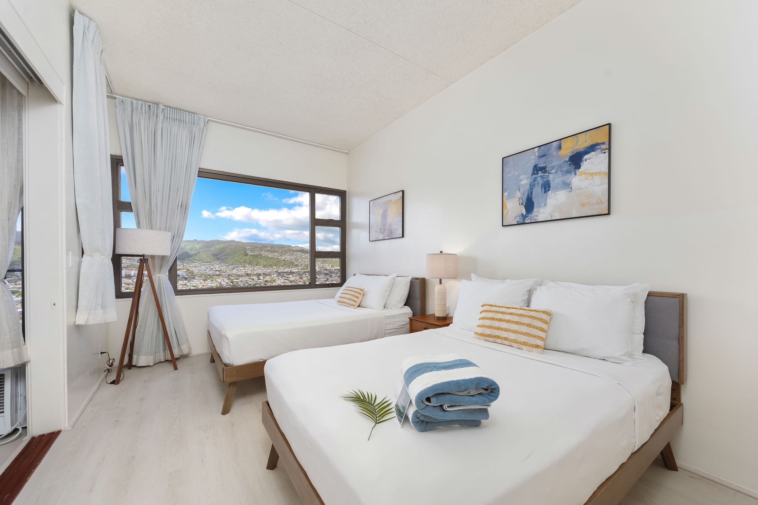 Condo in Honolulu · ★4.88 · 1 bedroom · 3 beds · 1 private bath - Image 1