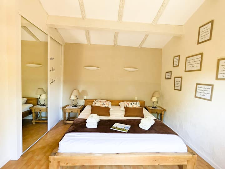 Chumba cha kulala "Woody": Kitanda cha ukubwa wa kifalme (180X200)