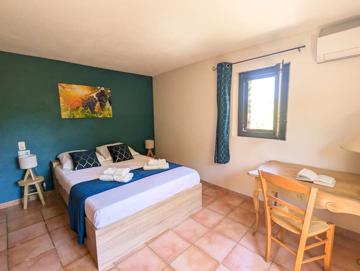 Chumba cha kulala "La Vigne": Kitanda cha watu wawili (140X200)