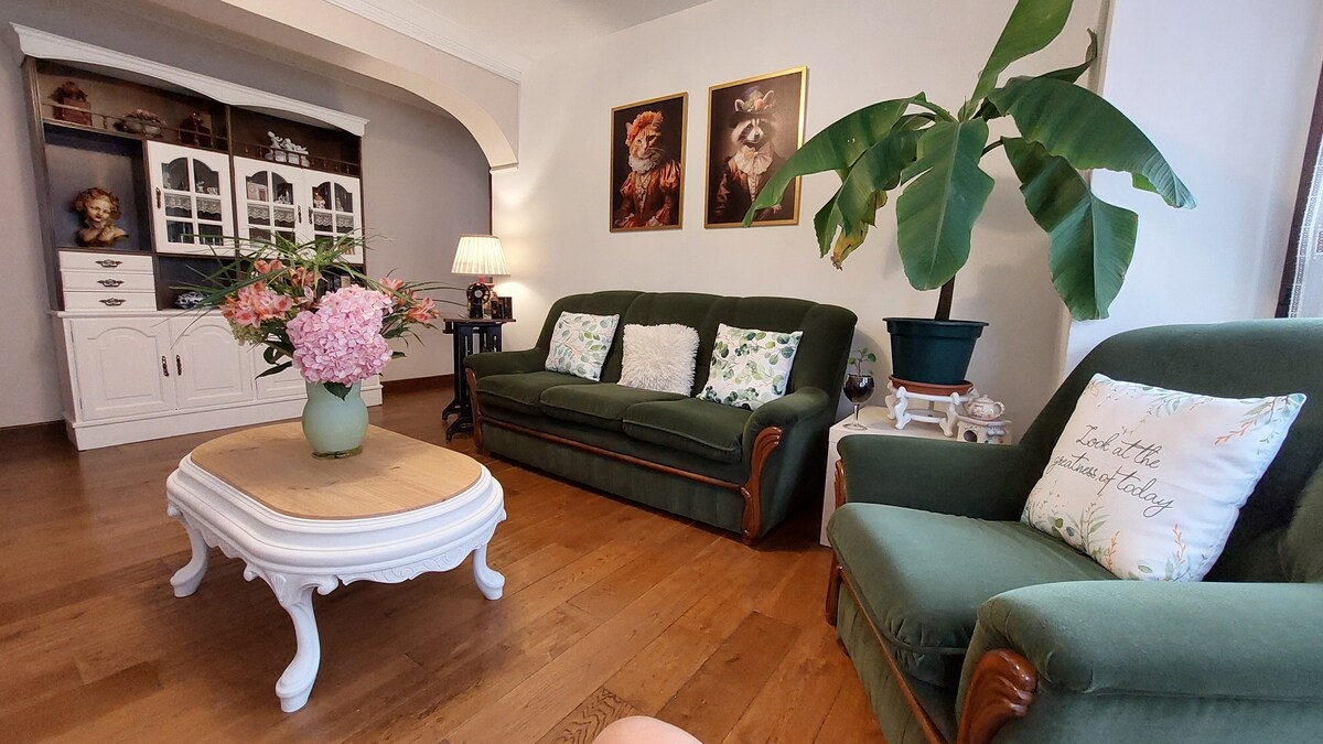 Anuncio de Airbnb popular: "The House of Flowers" en Gijón / Xixón
