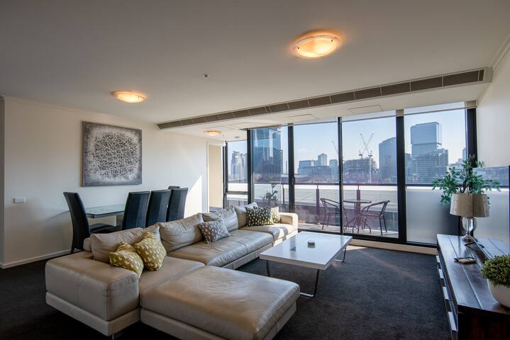Exclusive: 7-Bedrooms | 2 Balconies | Casino, MCEC gallery image 3