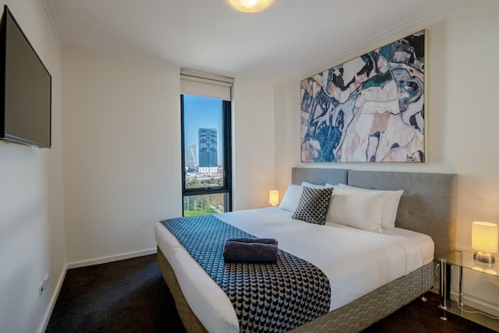 2e chambre Appartement 3 chambres au 10e étage
Chambre 6
Lit King Size ou 2 lits simples
avec télévision connectée 42pouces.