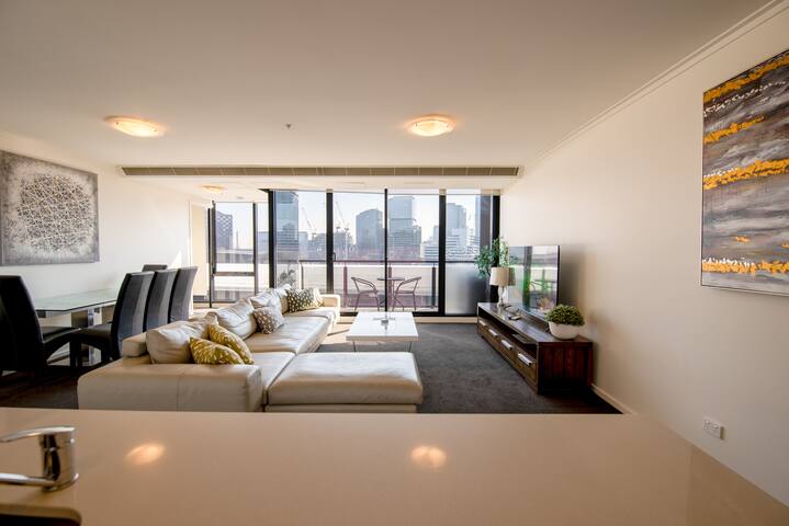 Exclusive: 7-Bedrooms | 2 Balconies | Casino, MCEC gallery image 4