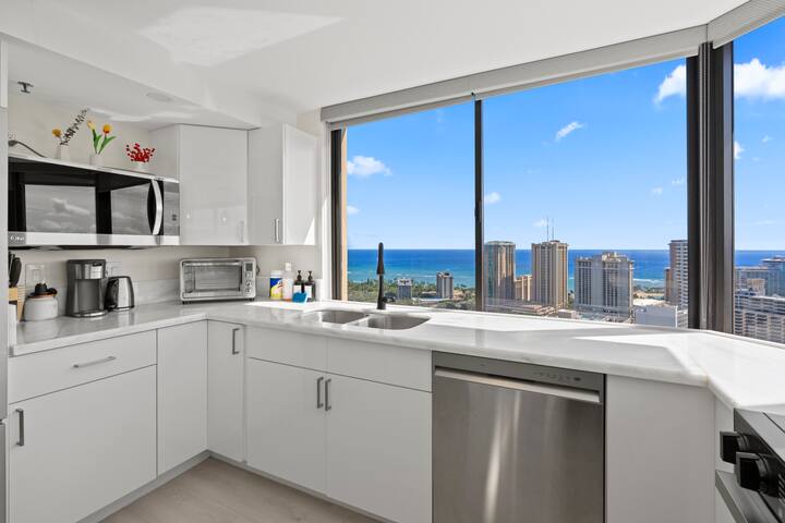 Million dollar OCEAN view 3BR/2BA penthouse 43FL gallery image 2