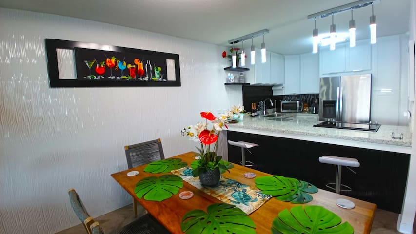 Direct Ocean Waikiki Beach Tower gallery image 4