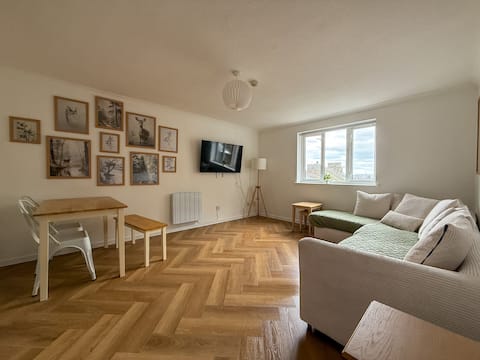 Cosy Central Flat w/ Parking