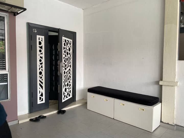 Taman Pelangi Rawang Selena Homestay - Rawang