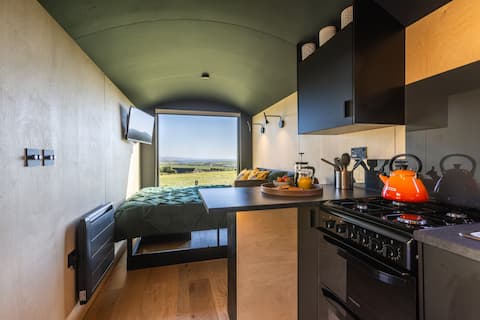 Successful Airbnb property: Chough Shepherd Hut in Bude Stratton