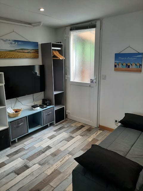 Successful Airbnb property: Mini Studio 14 m2 close to the sea (2 min car, 1.4 km) in Camiers