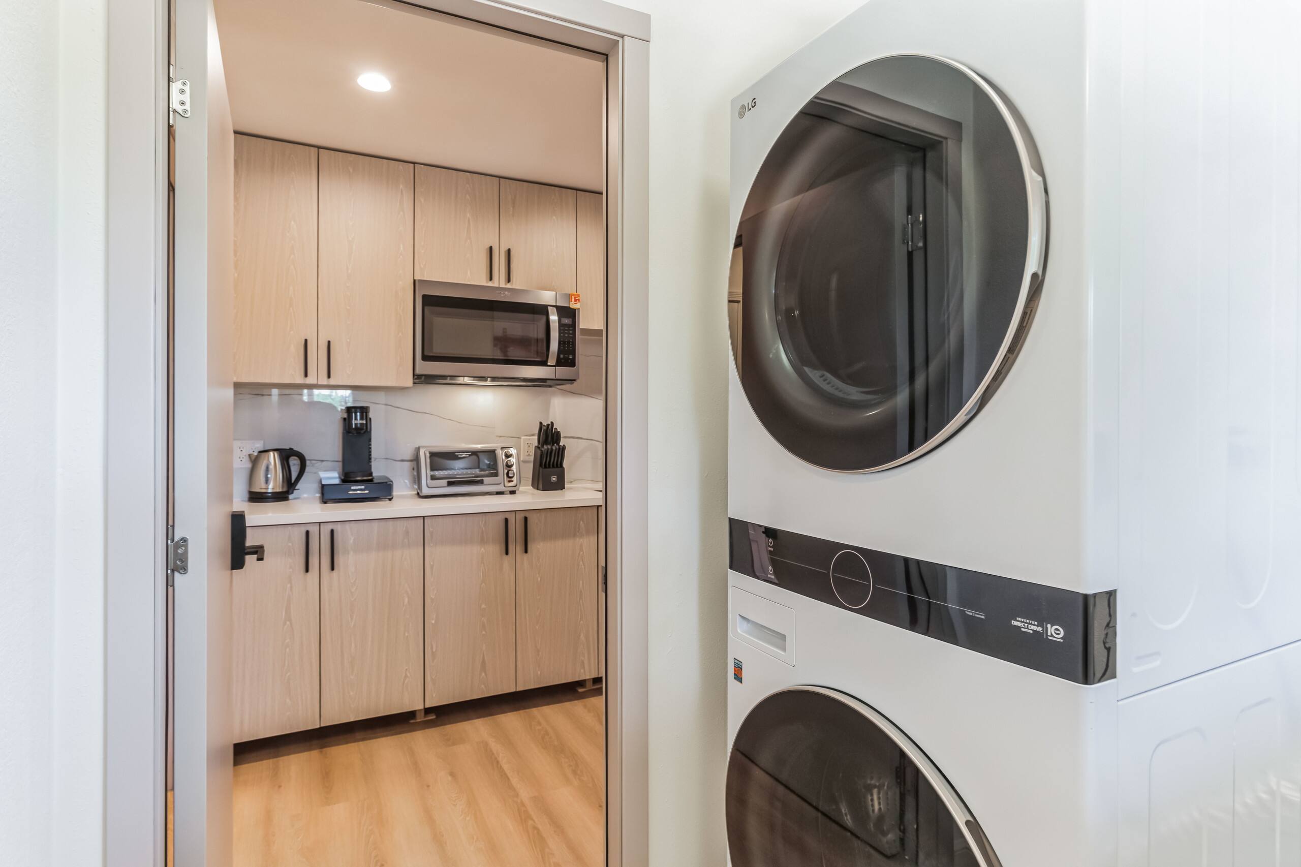 Home in South San Francisco · ★5.0 · 4 bedrooms · 7 beds · 3 private baths - Image 18