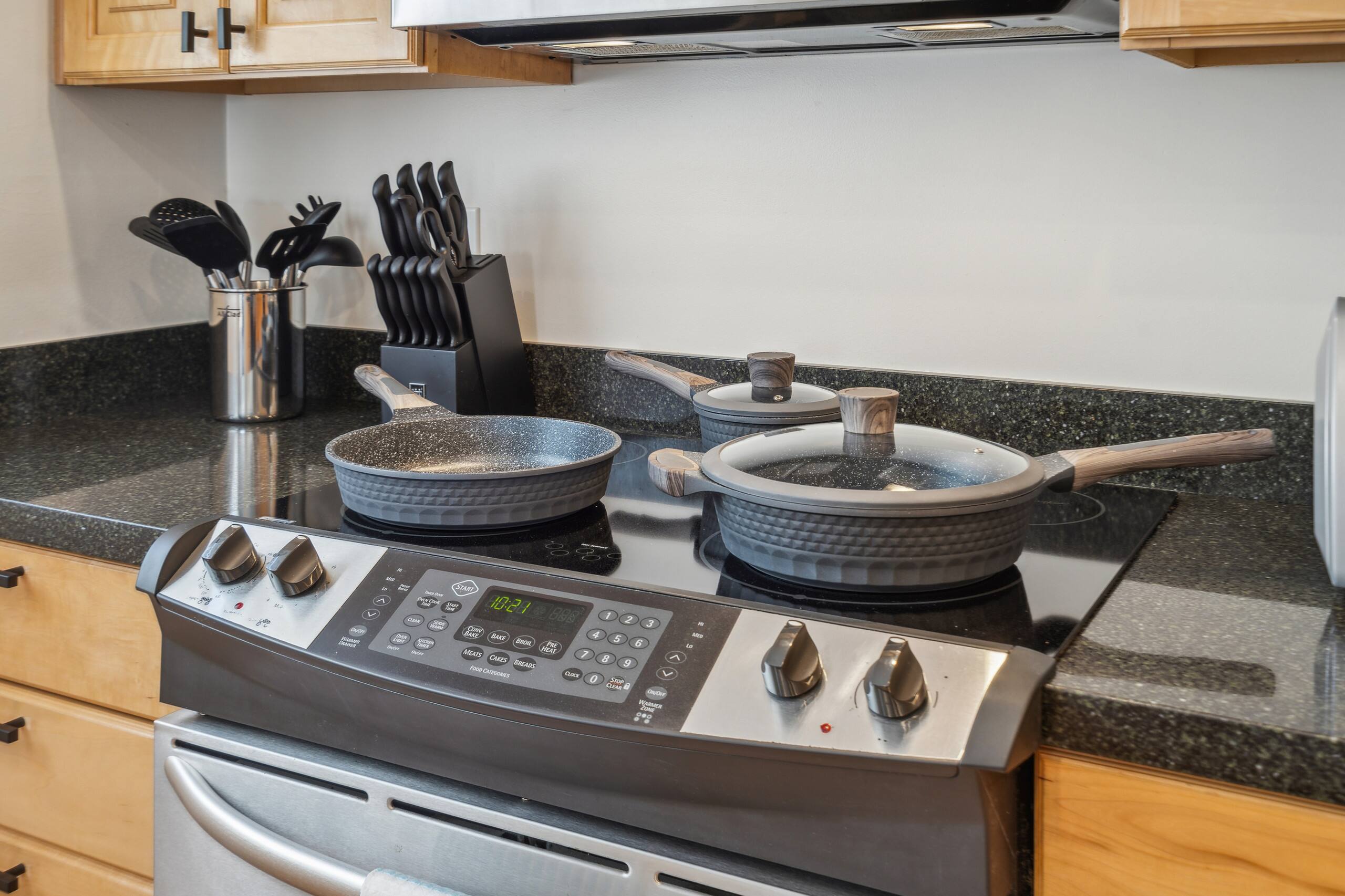 Home in South San Francisco · ★5.0 · 4 bedrooms · 7 beds · 3 private baths - Image 32