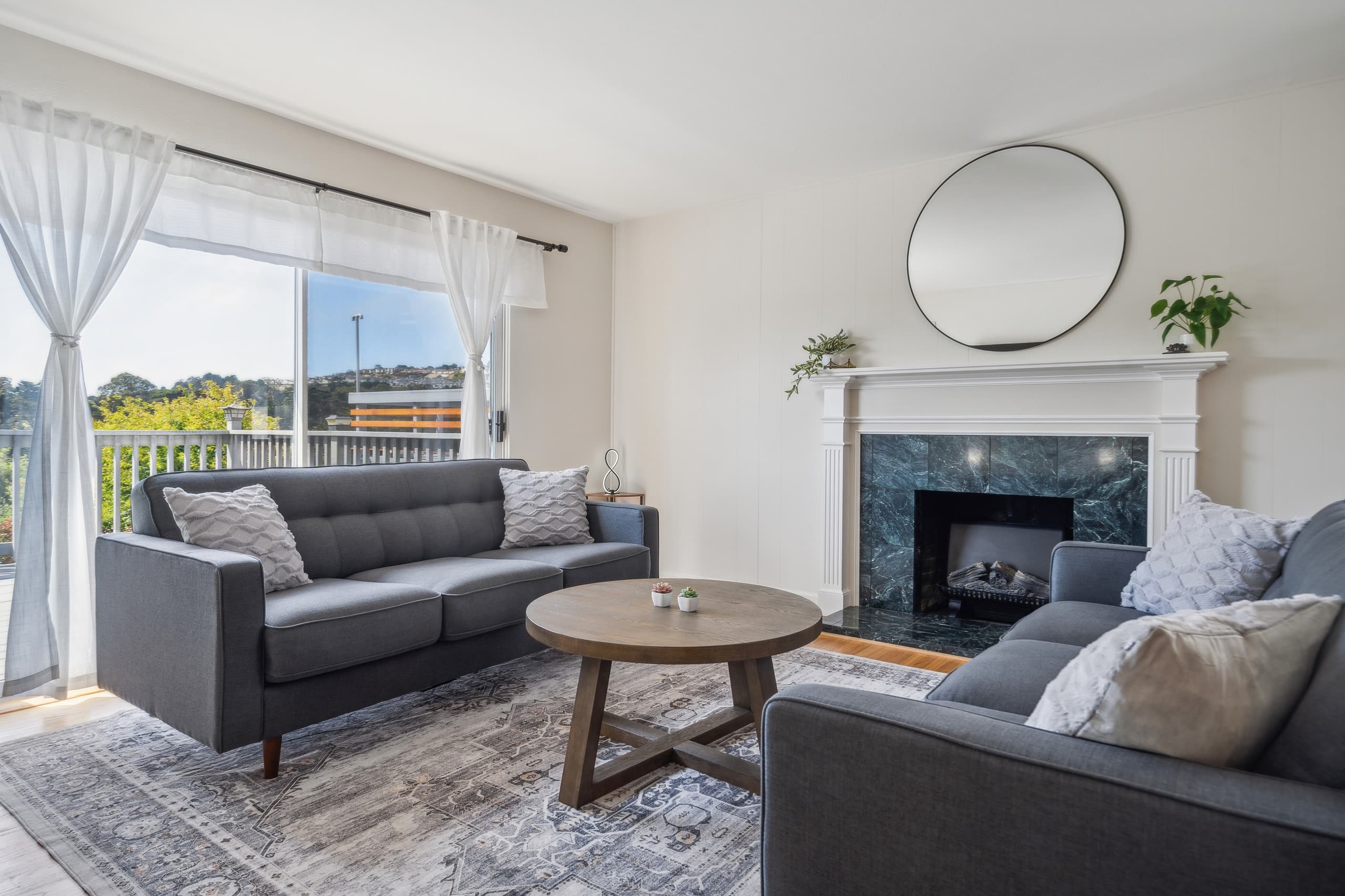 Home in South San Francisco · ★5.0 · 4 bedrooms · 7 beds · 3 private baths - Image 25