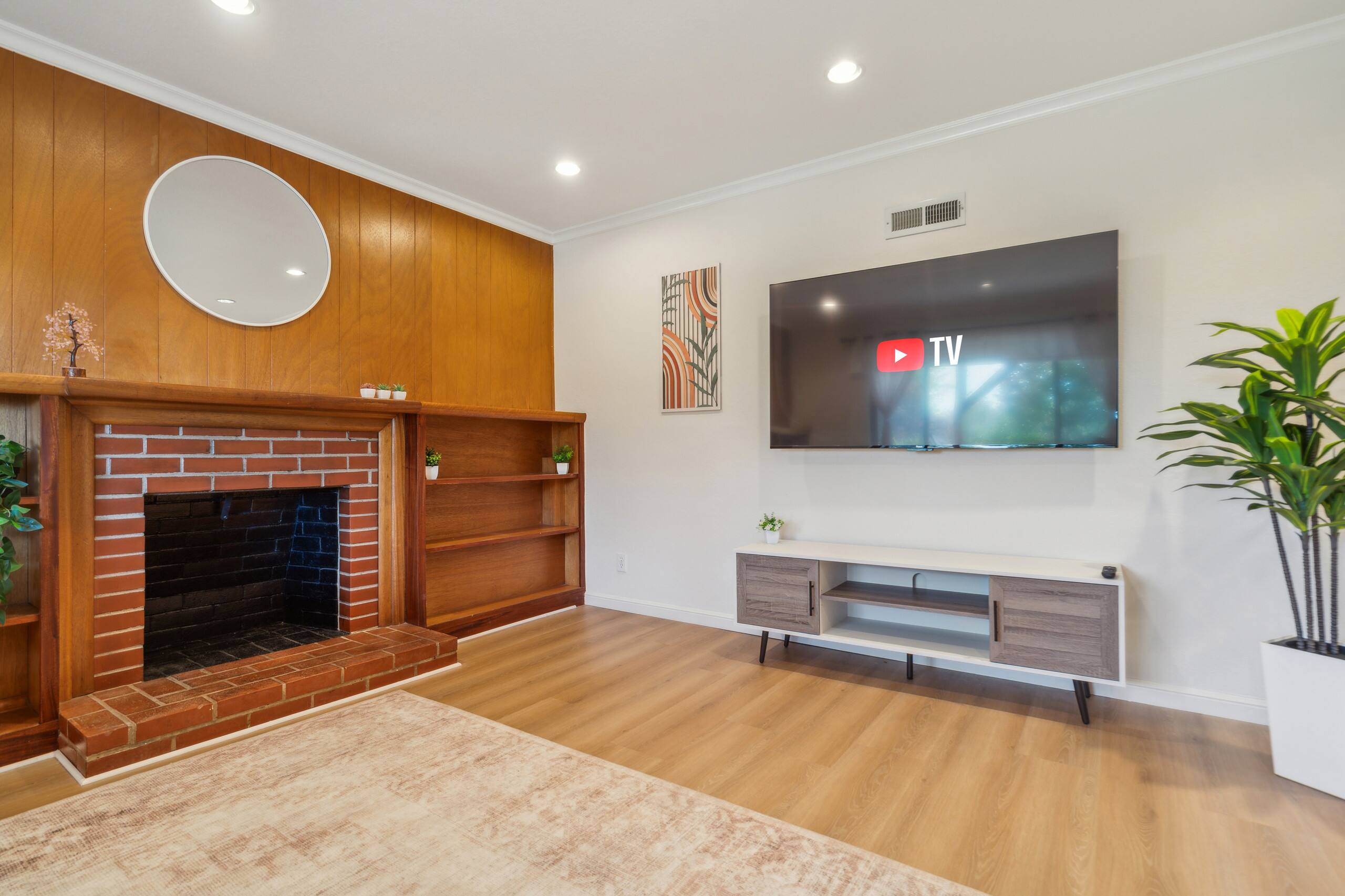 Home in South San Francisco · ★5.0 · 4 bedrooms · 7 beds · 3 private baths - Image 8