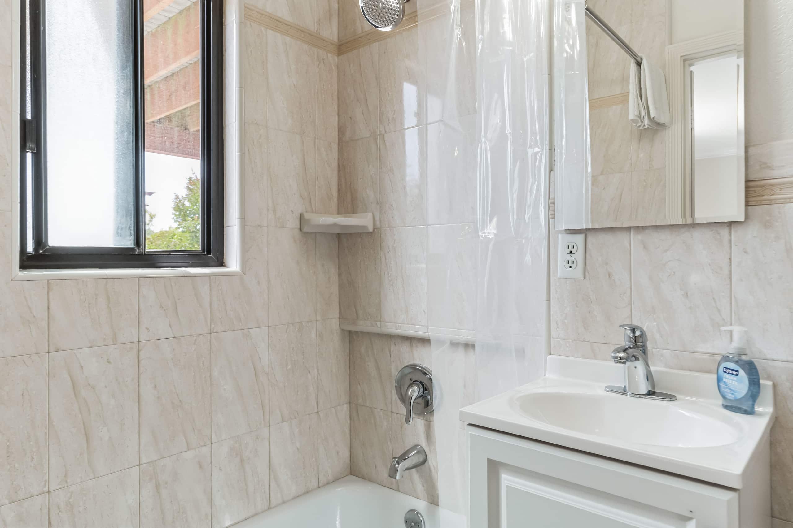 Home in South San Francisco · ★5.0 · 4 bedrooms · 7 beds · 3 private baths - Image 43