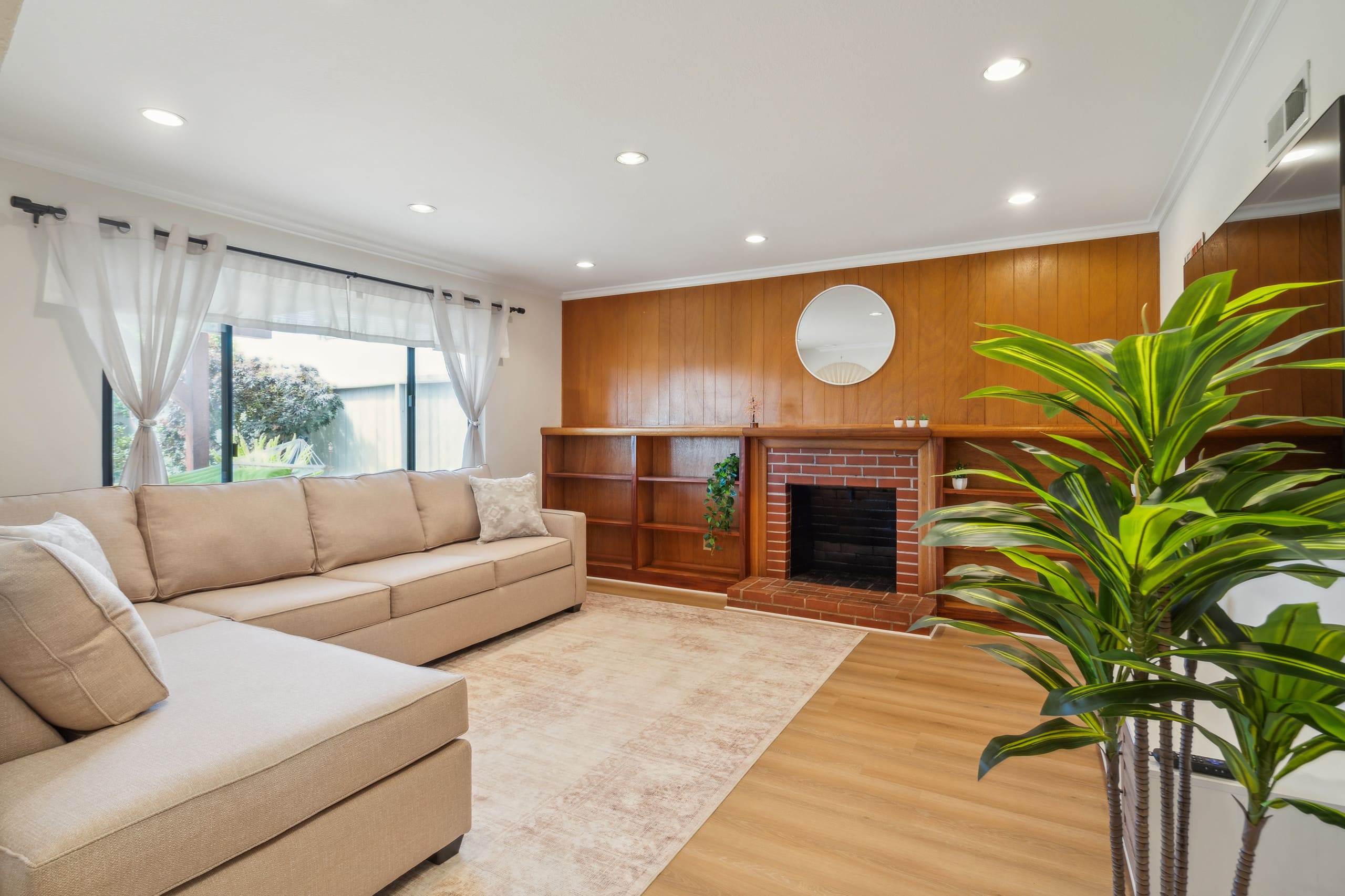 Home in South San Francisco · ★5.0 · 4 bedrooms · 7 beds · 3 private baths - Image 6